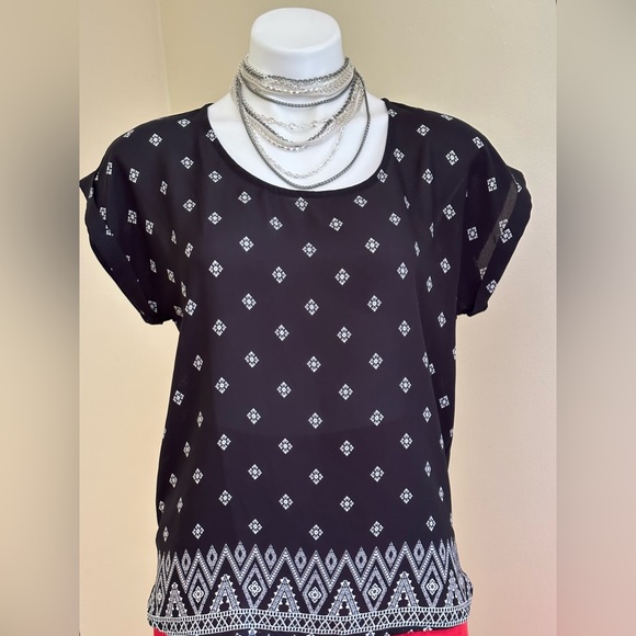 Pink Rose Black & White Cap Sleeves. Light Summer Blouse   SZ M - Picture 5 of 10